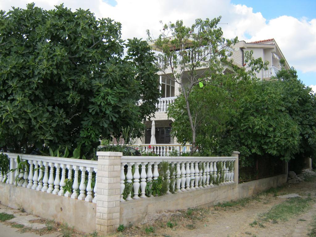 Apartments Nestor Tribalj Buitenkant foto