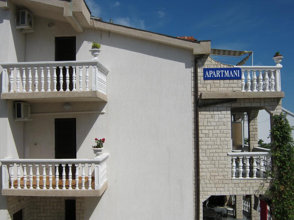 Apartments Nestor Tribalj Buitenkant foto