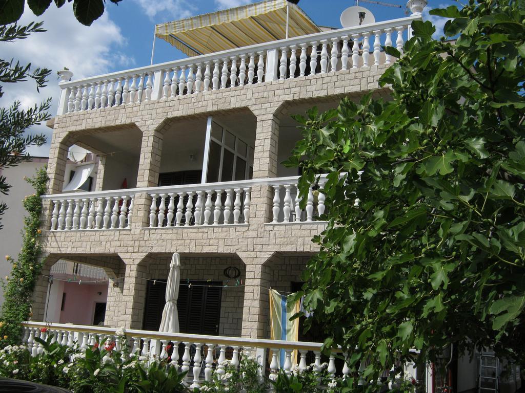 Apartments Nestor Tribalj Buitenkant foto
