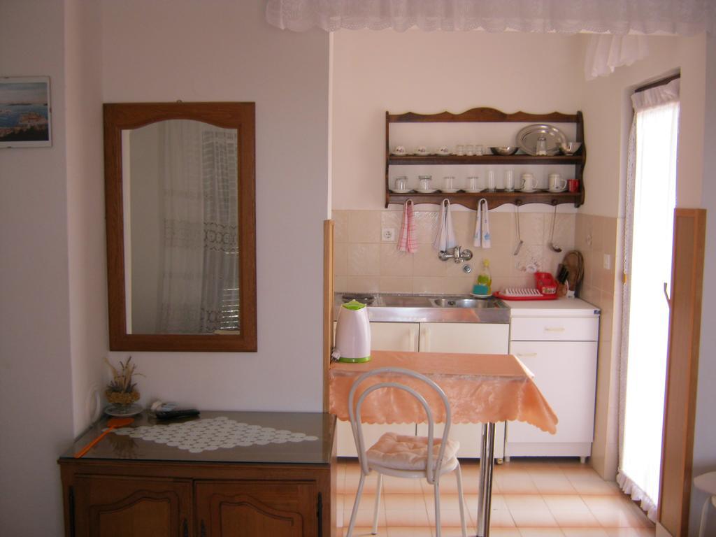 Apartments Nestor Tribalj Buitenkant foto
